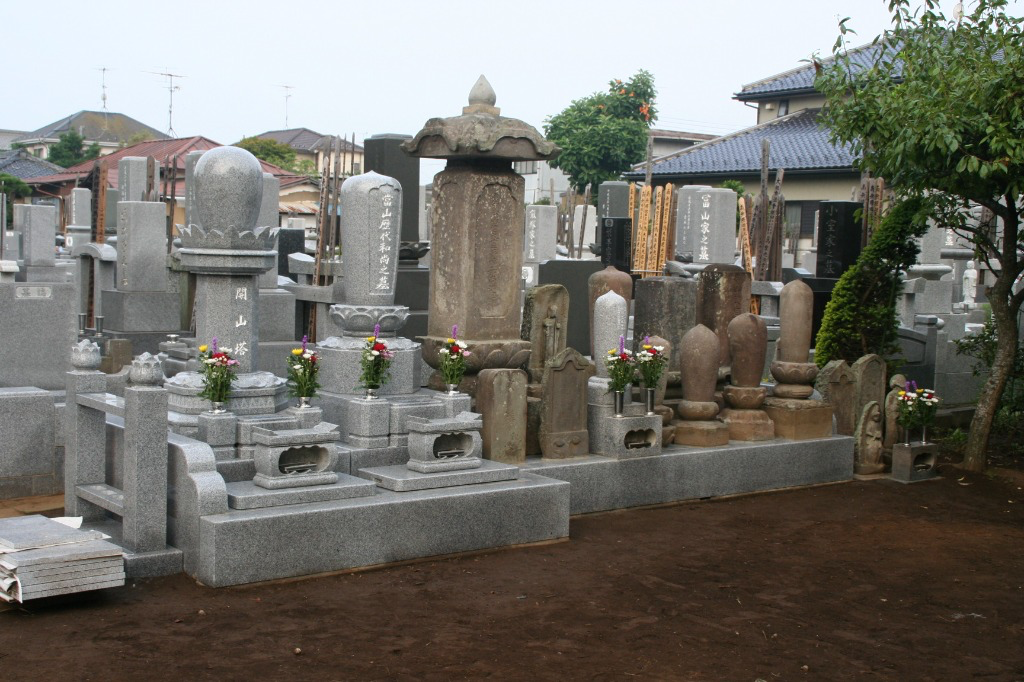 歴代住職の墓（筆子塔）